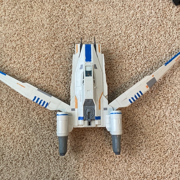 DISNEY STAR WARS ROGUE ONE REBEL U-WING FIGHTER SHIP AND CAPTAIN - Picture 2 of 6